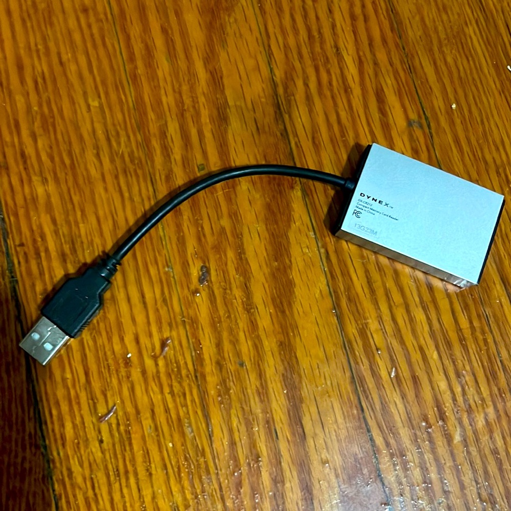 Dynex DX-CR212 3 in 1 compact memory card adapter reader